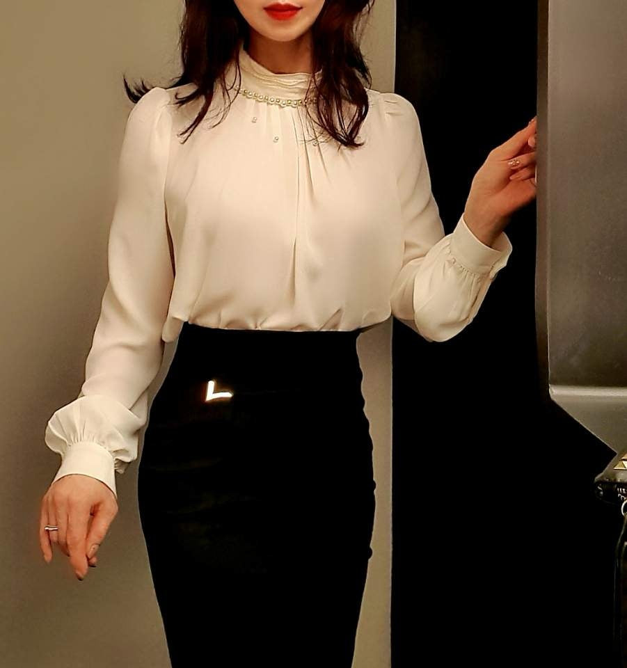 Pearl point blouse