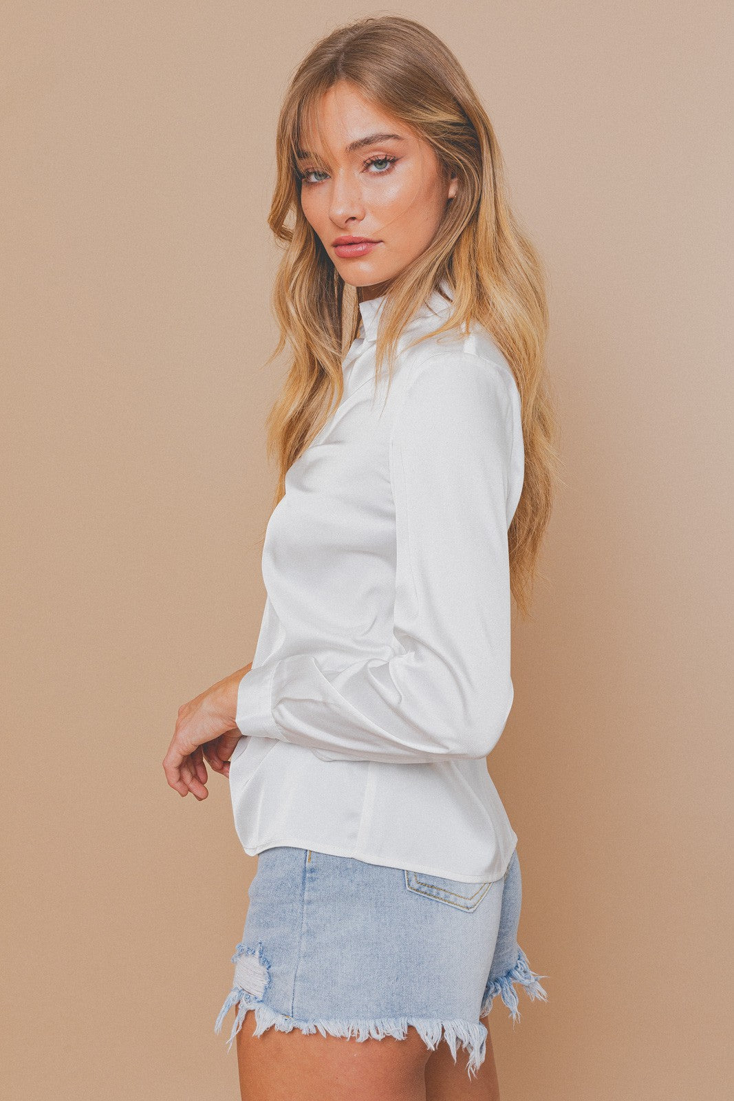 
                  
                    FRONT TWISTED BLOUSE
                  
                