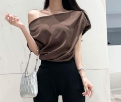
                  
                    Blouse TOP
                  
                