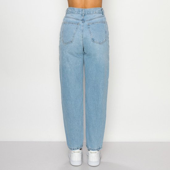 
                  
                    TAPERED BAGGY JEAN
                  
                