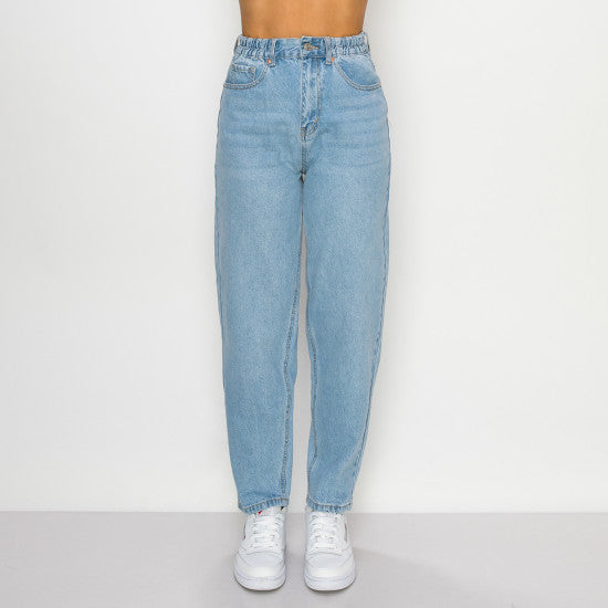 
                  
                    TAPERED BAGGY JEAN
                  
                