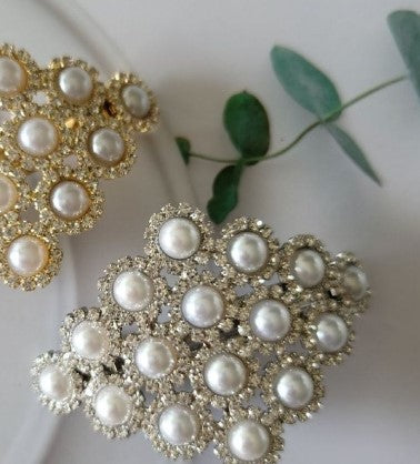 
                  
                    Pearl and crystal hair clip
                  
                
