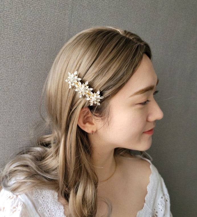 
                  
                    Crystal floral hair clip
                  
                