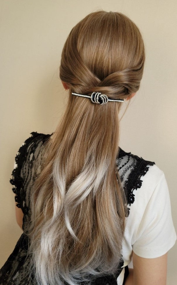 
                  
                    Hair clip
                  
                