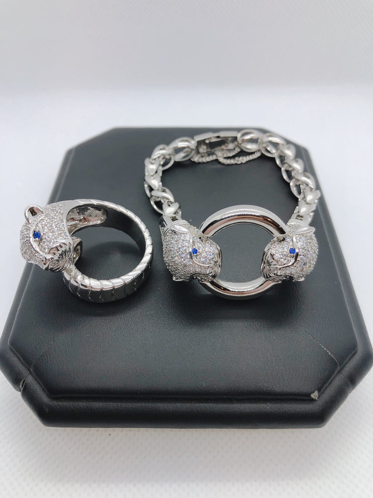 
                  
                    Jaguar Jewelry set
                  
                