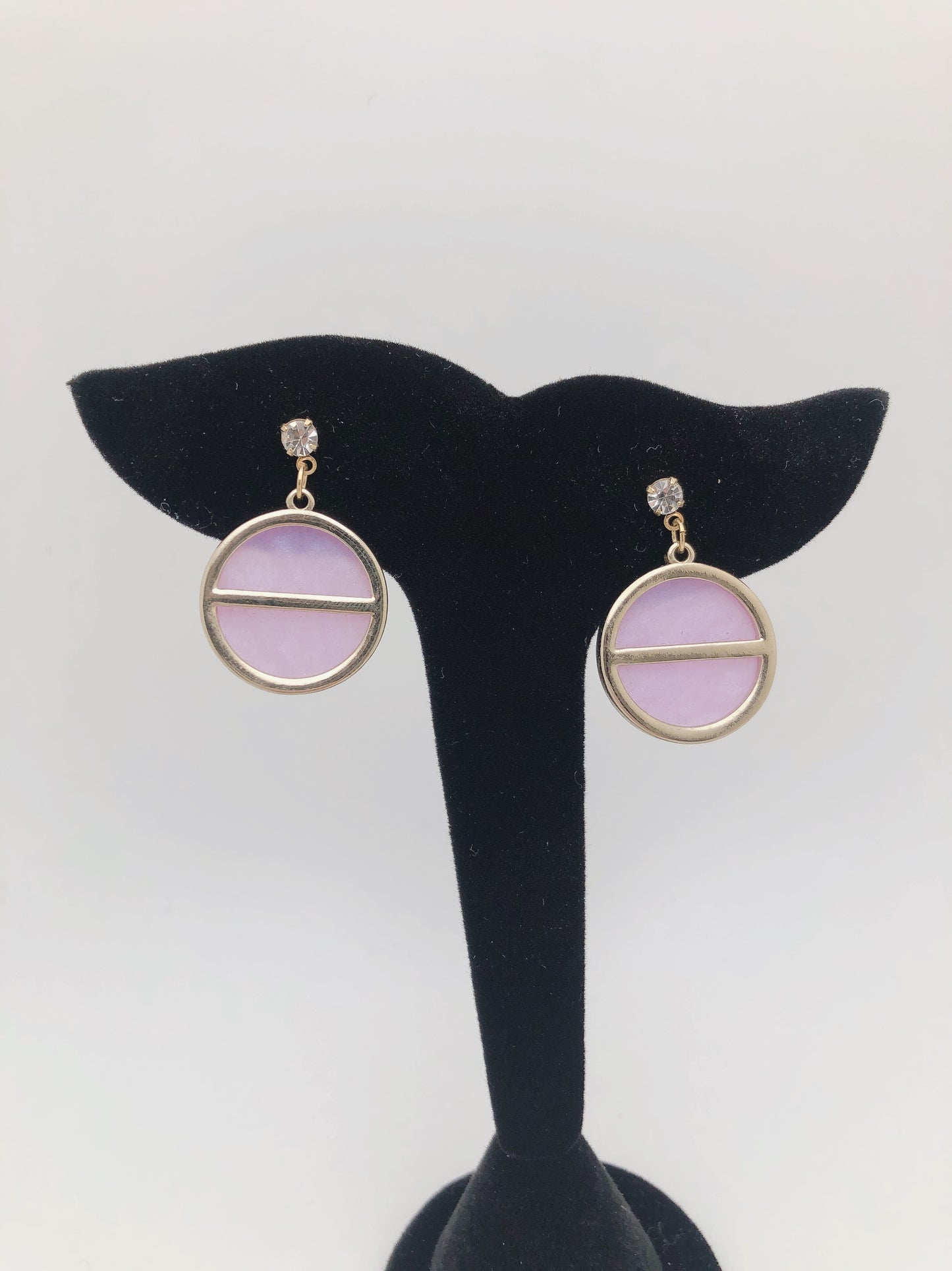 
                  
                    Round earrings
                  
                