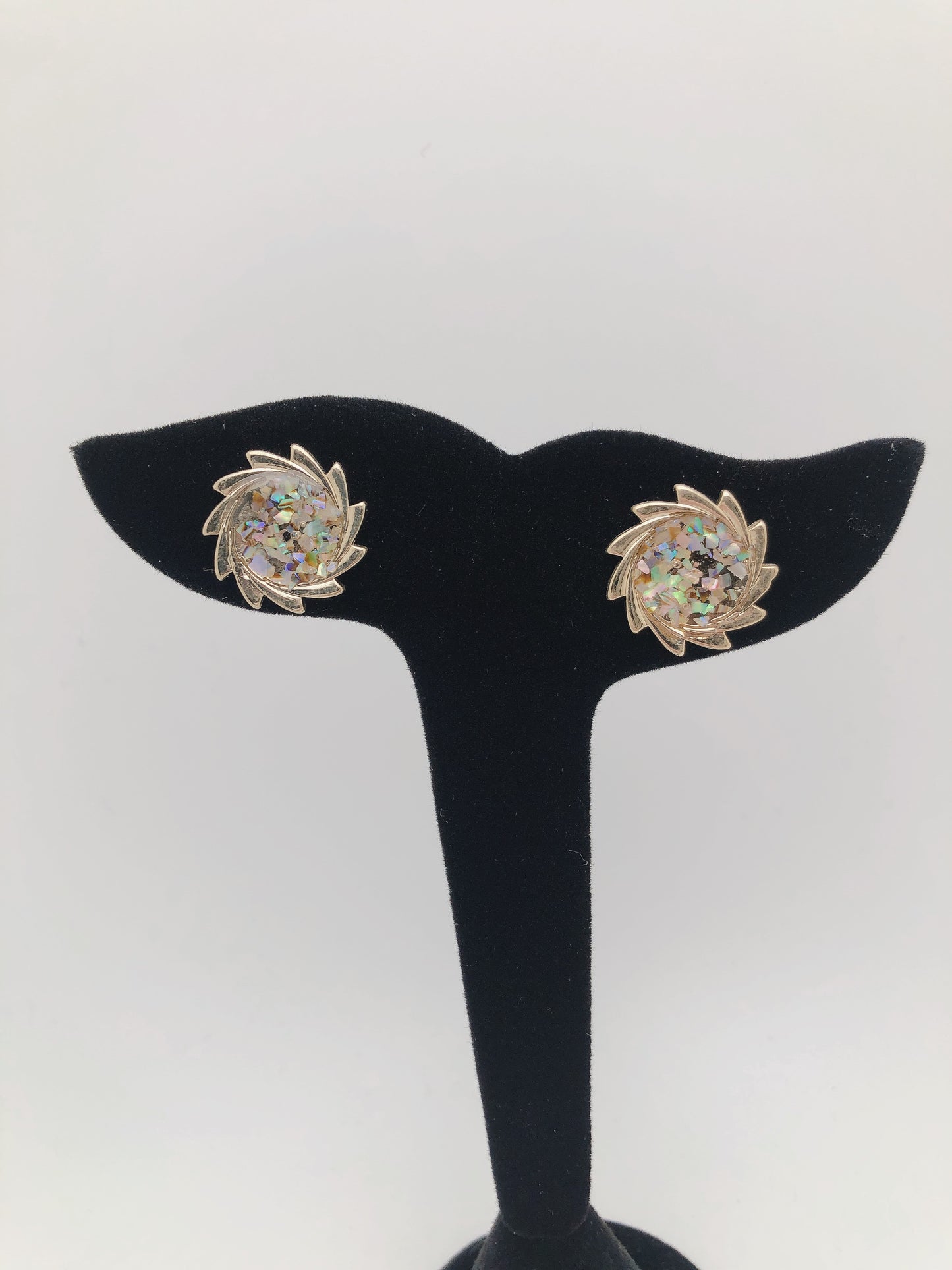 
                  
                    Saw-toothed wheel earrings
                  
                