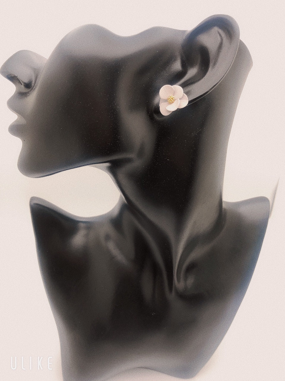 
                  
                    Floral earrings
                  
                