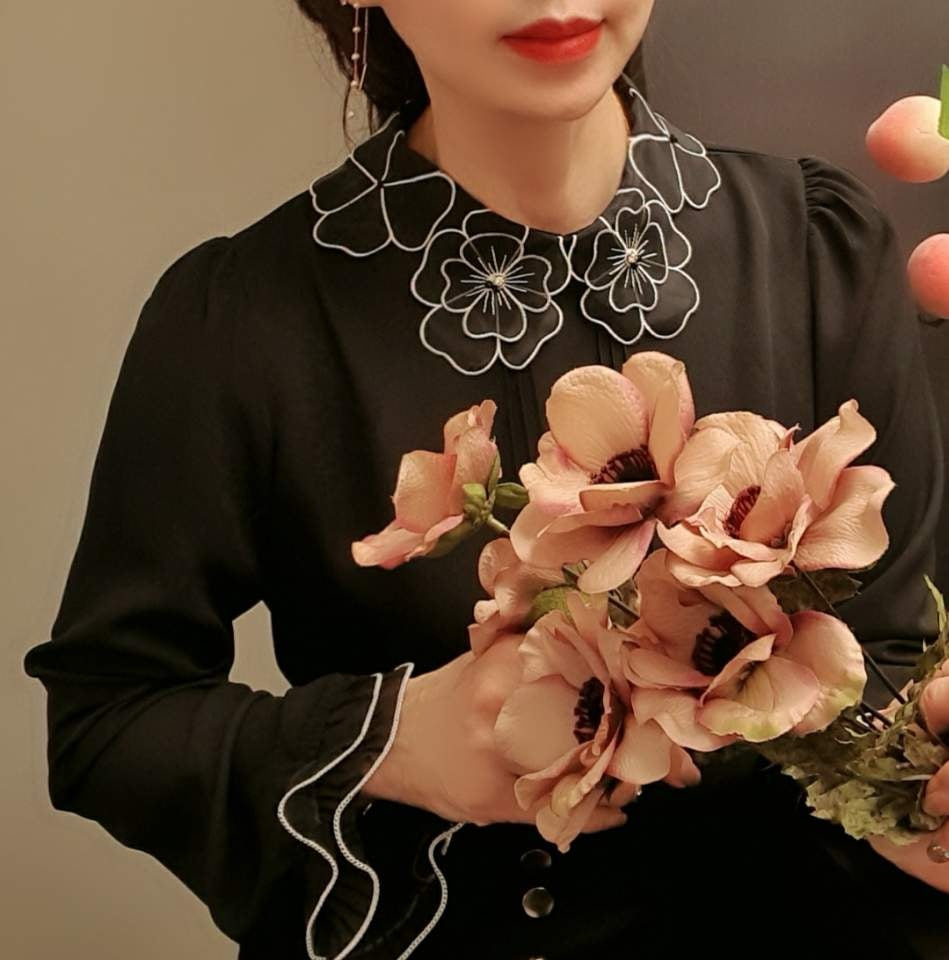 
                  
                    Floral print blouse
                  
                