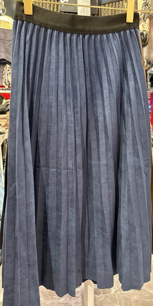 
                  
                    Suede pleated skirt
                  
                