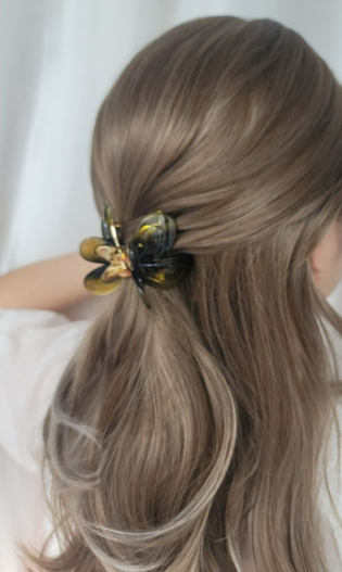 
                  
                    Butterfly hair claw
                  
                